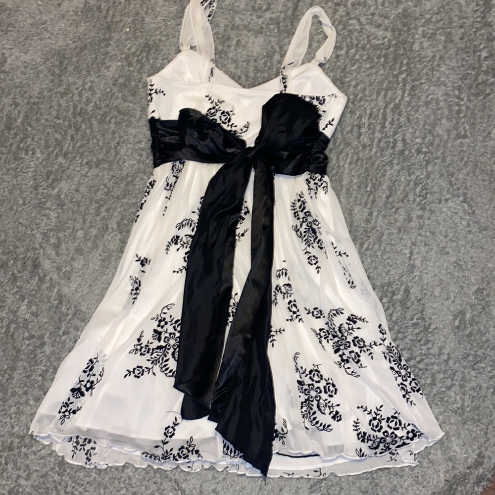 Beautiful juniors Large formal/prom dress - Picture 3 of 3